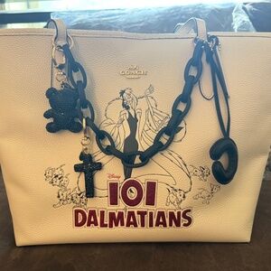 Coach X Disney Cruella & 101 Dalmatians